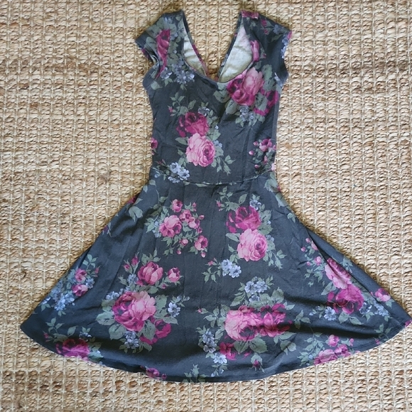 American Eagle Outfitters Pink Sleeveless V-Neck Mini Dress - Picture 1 of 6